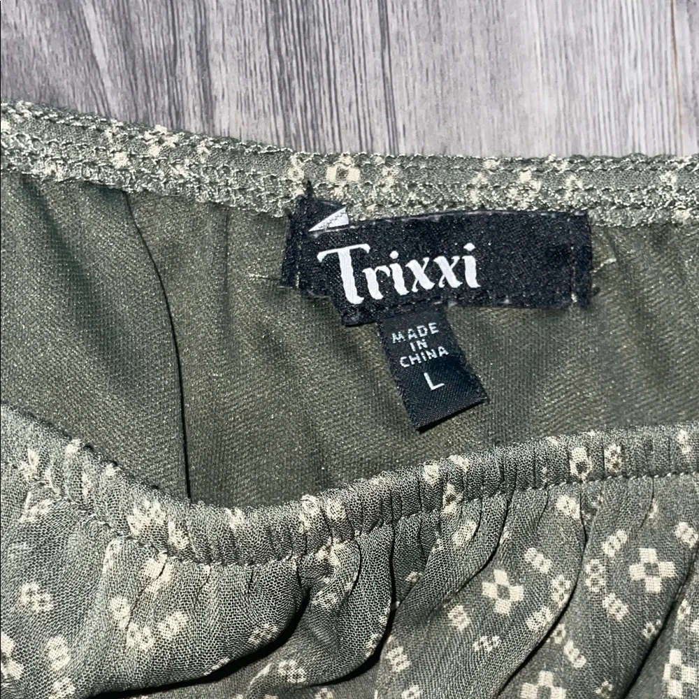 Tweeds Olive Puff-Sleeve Smocked Tiered Mini Dress - Picture 2 of 3